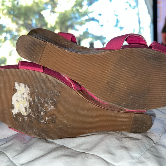 Chinese Laundry Strapy Wedges - Picture 9 of 9
